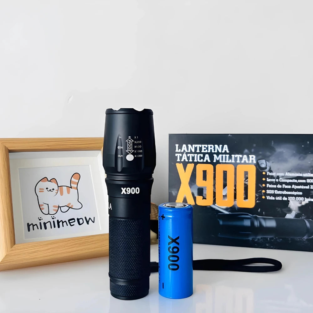 Lanterna Tática X900 – Recarregável, Zoom de Longo Alcance e Função Strobo