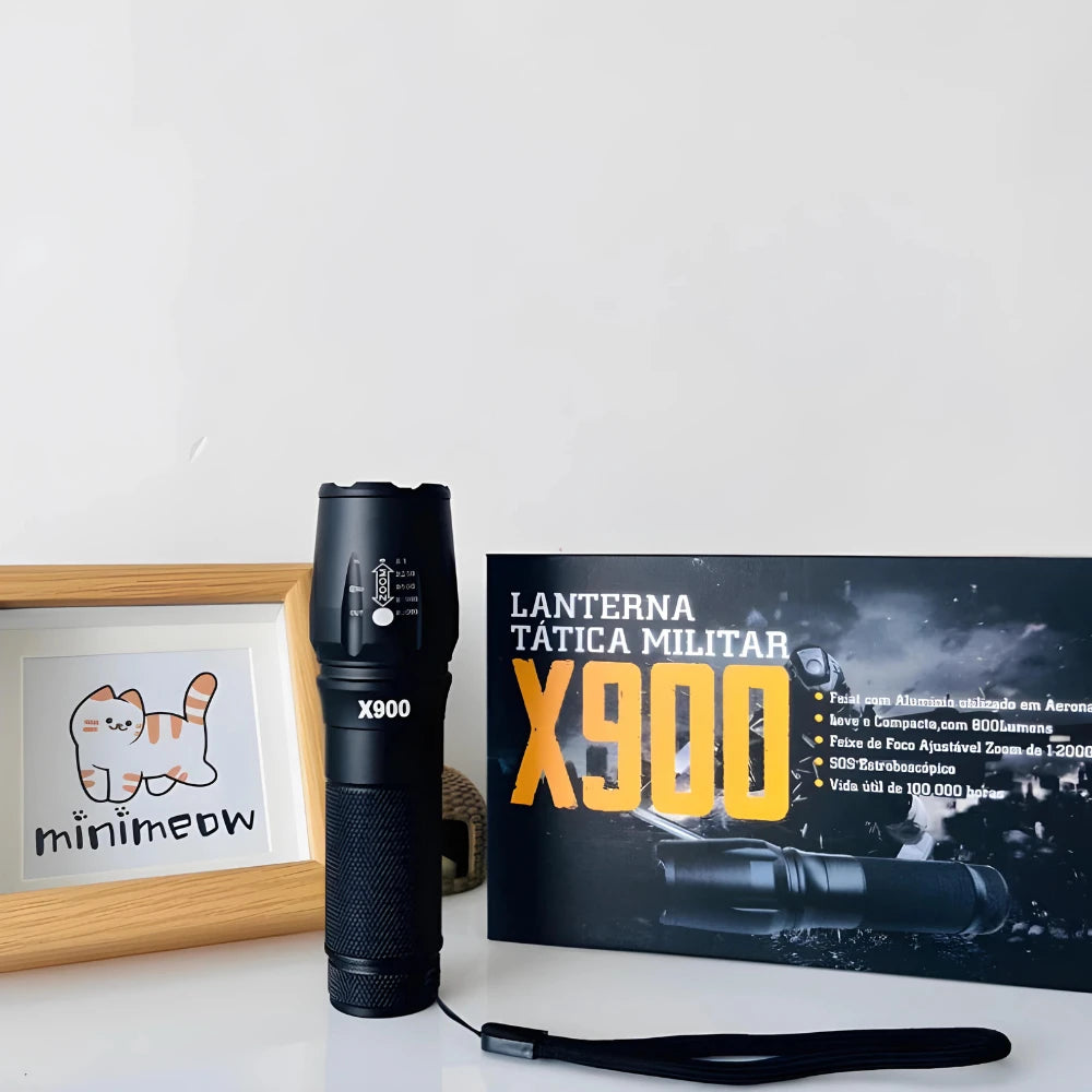Lanterna Tática X900 – Recarregável, Zoom de Longo Alcance e Função Strobo