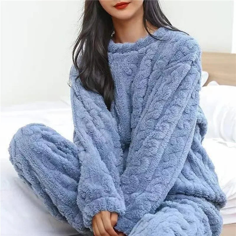 Pijama Feminino Inverno em Veludo Coral – Conjunto Fluffy de 2 Peças | Quentinho e Confortável para Casa