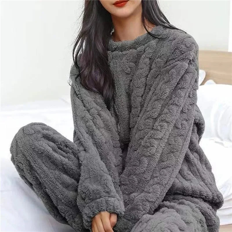 Pijama Feminino Inverno em Veludo Coral – Conjunto Fluffy de 2 Peças | Quentinho e Confortável para Casa