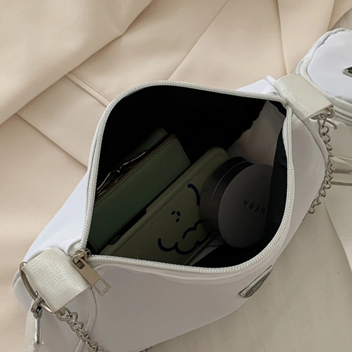Bolsa Tiracolo Feminina em Nylon – Estilo Casual e Portátil | Ideal para Estudantes, Passeios e Uso Diário