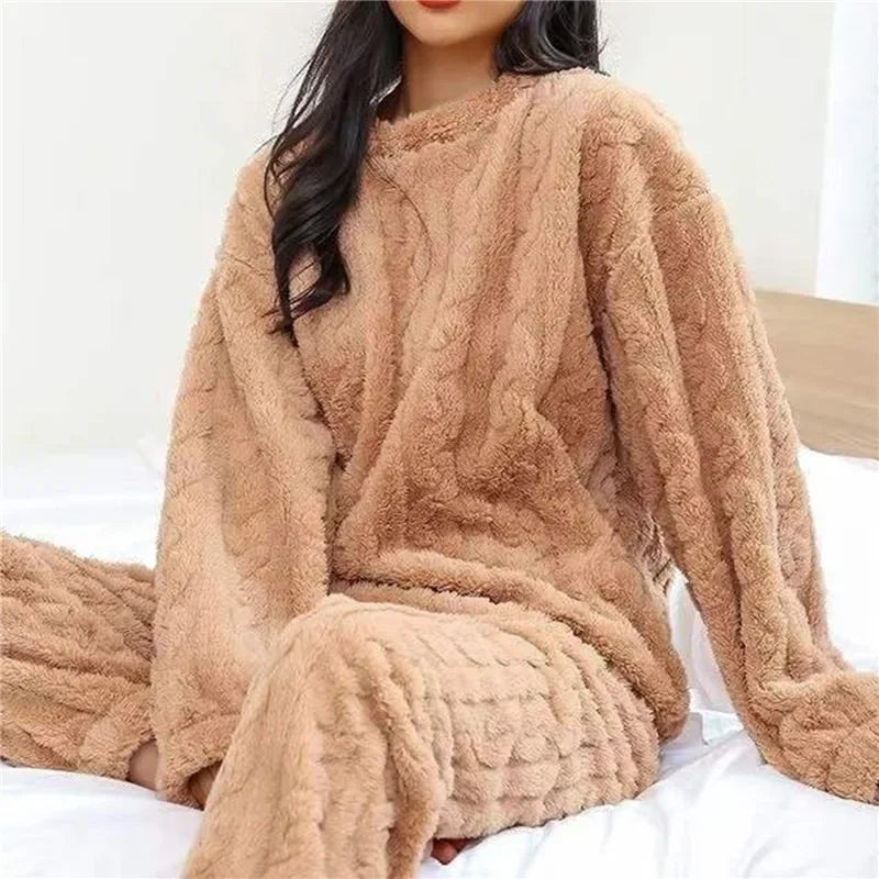 Pijama Feminino Inverno em Veludo Coral – Conjunto Fluffy de 2 Peças | Quentinho e Confortável para Casa