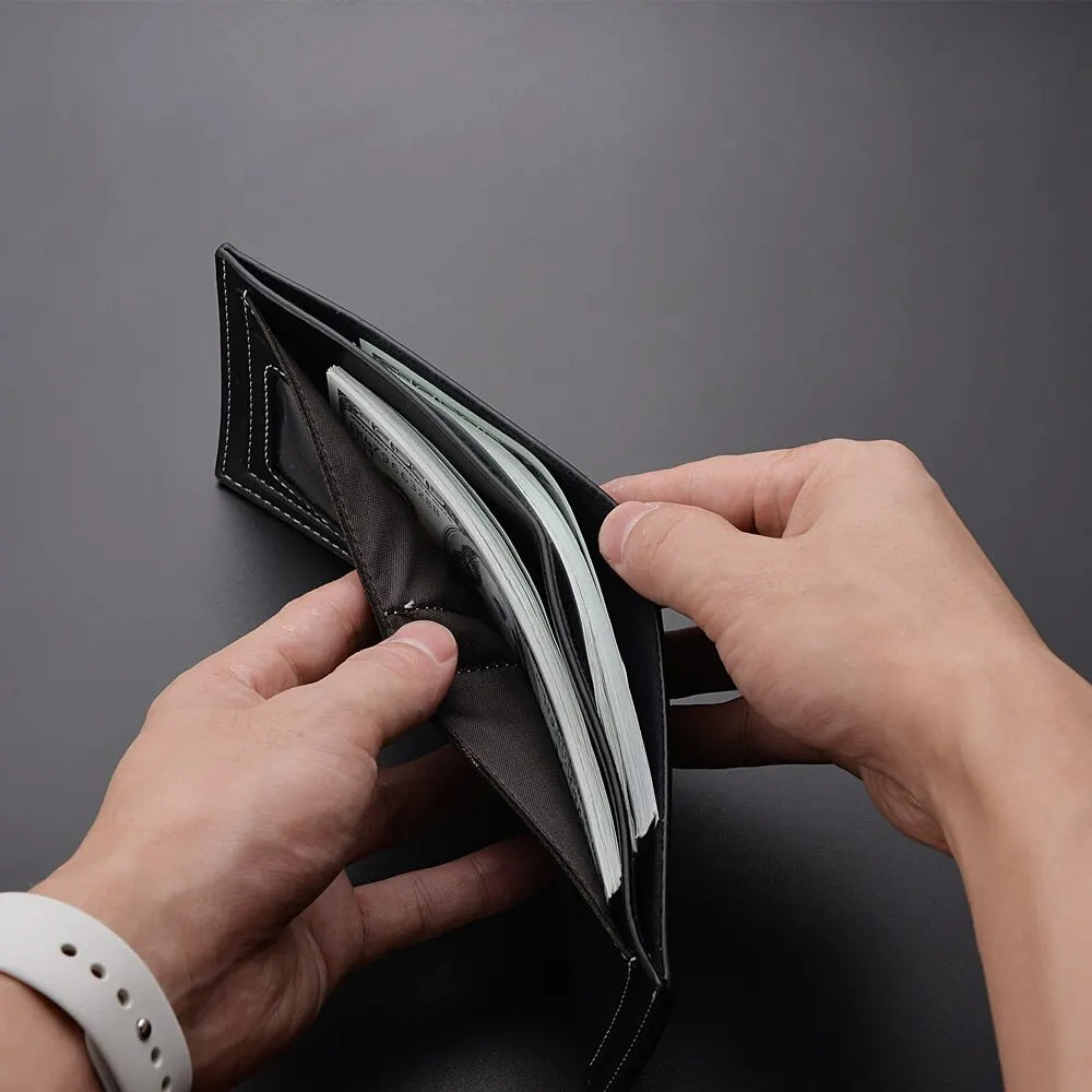 Carteira Masculina Curta em Couro PU – Estilo Slim Dobrável | Porta-Cartões Compacto para Jovens