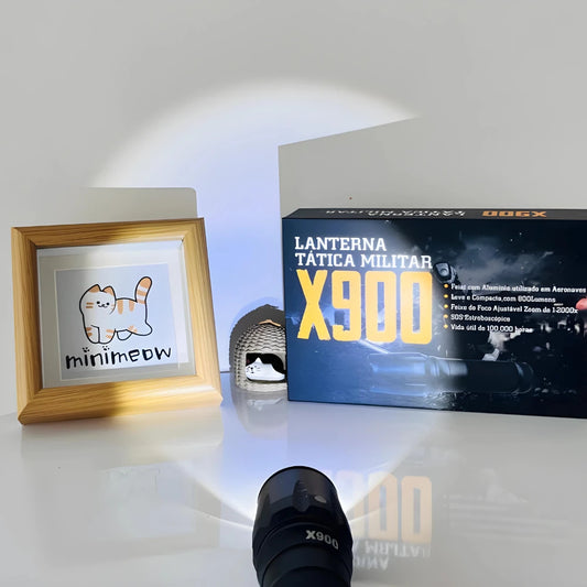 Lanterna Tática X900 – Recarregável, Zoom de Longo Alcance e Função Strobo