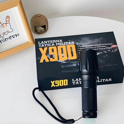 Lanterna Tática X900 – Recarregável, Zoom de Longo Alcance e Função Strobo
